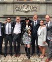 Club Munch Andersen foran Högsta Domstolen i Stockholm. Fra venstre mod højre: Marcus Jensen, Hany Dughaim, Jesper Lyngby Andersen, vejleder Inger Fogh, Oskar Rubin, Isabella Kjærgaard og Sigurd Velling